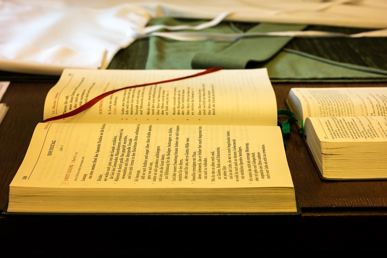 bible-810341_1280_pixabay (c) pixabay bible-810341_1280_pixabay