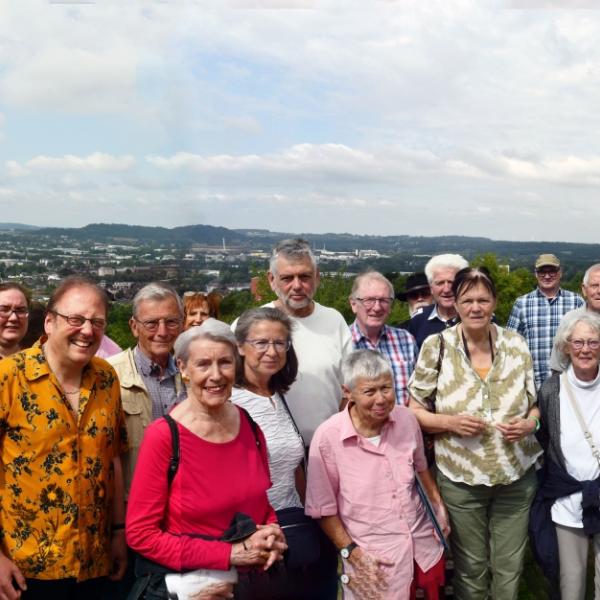Foto 1_Die Neuhonrather Pilgergruppe verschafft sich einen Überblick über Aachen_Foto Ulrike Clever