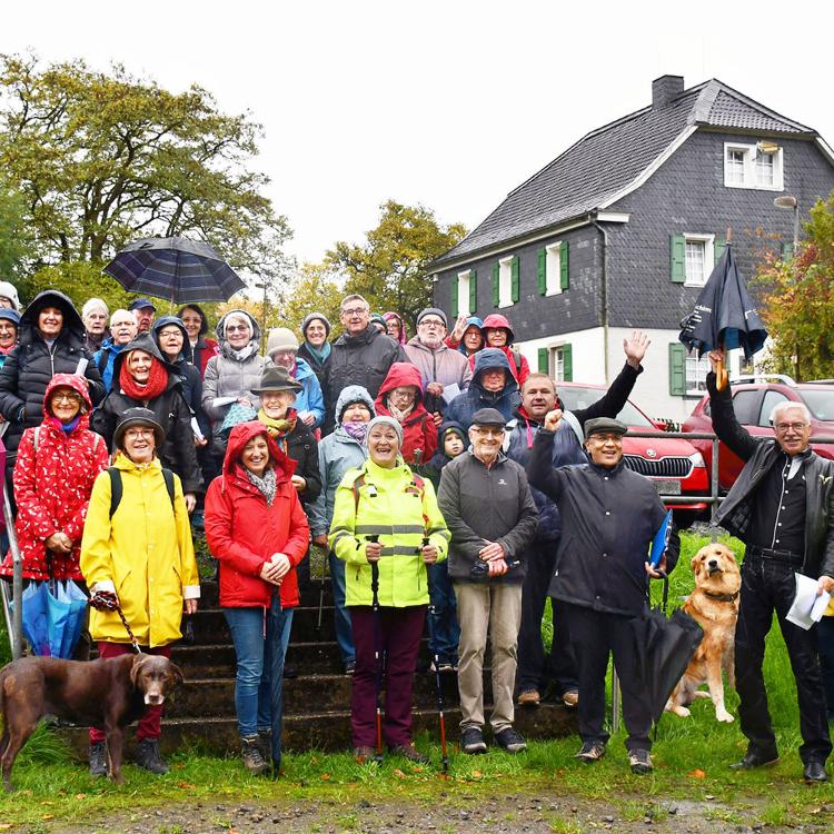 Foto 01_Am Startpunkt des Schöpfungsweges_Kirmeswiese Neuhonrath_Foto Ulrike Clever