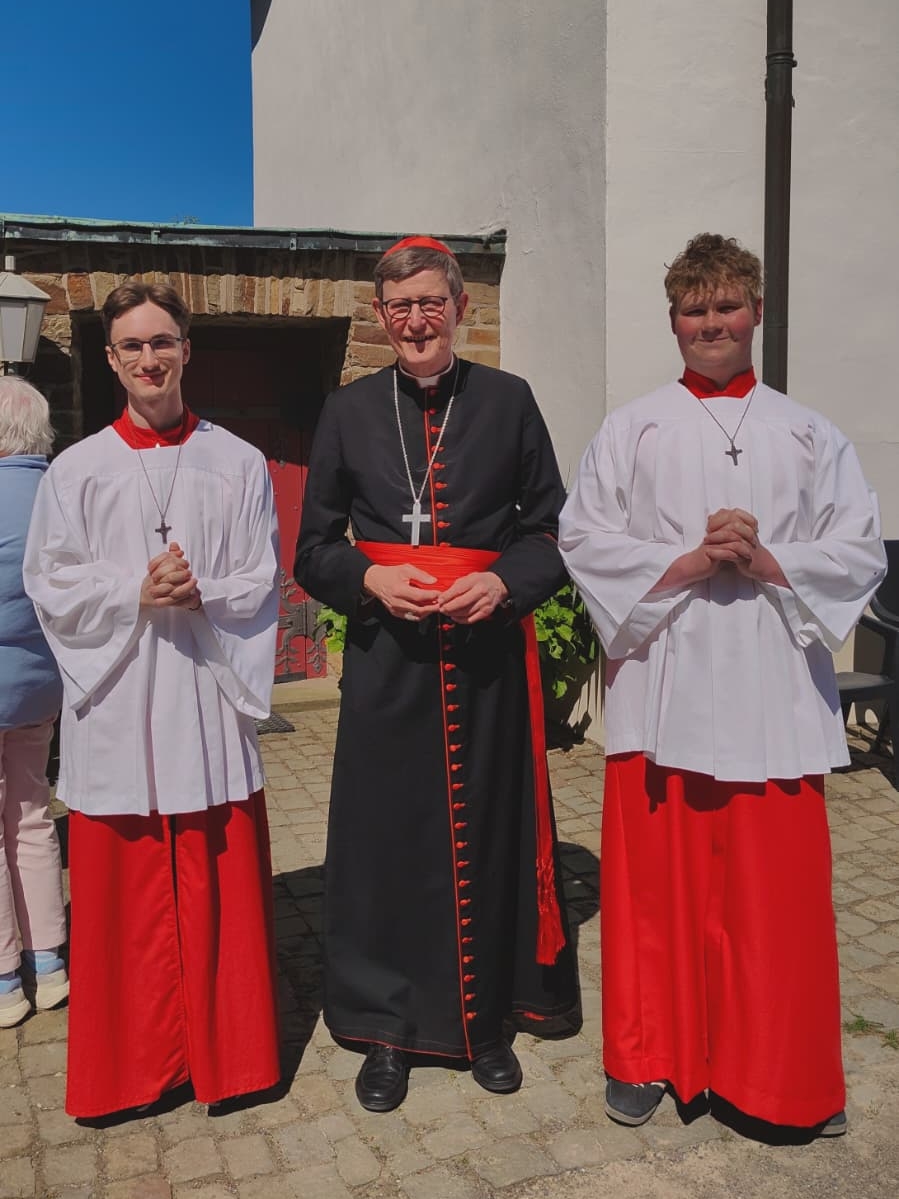 Messdiener beim Kompassionsfest mit Kardinal Rainer Maria Woelki
