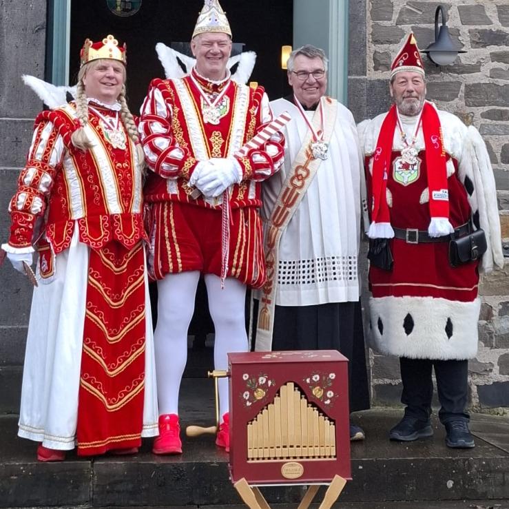Das Lohmar Dreigestirn besucht die Kirche St. Bartholomäus, Wahlscheid