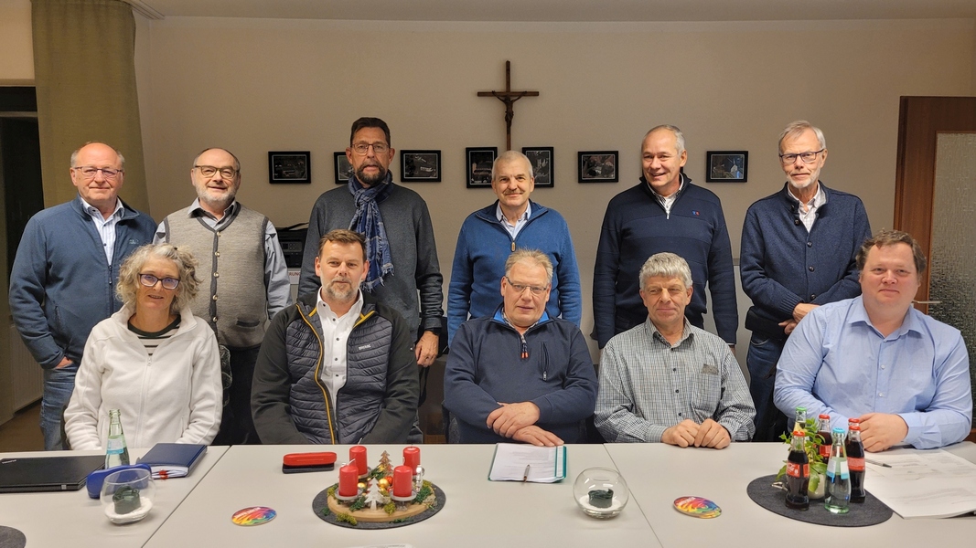 Gruppenbild Kirchenvorstand (nach Wahl im Dezember 2025) (c) Homepageredaktion Gruppenbild Kirchenvorstand (nach Wahl im Dezember 2025)