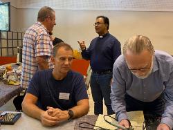 Repaircafe mit Pfarrer Francis Repaircafe mit Pfarrer Francis